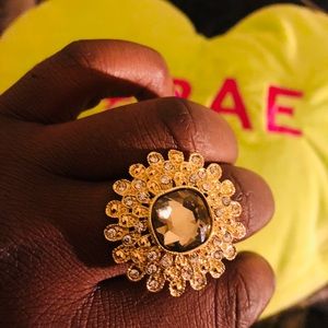 Women’s fashion statement ring